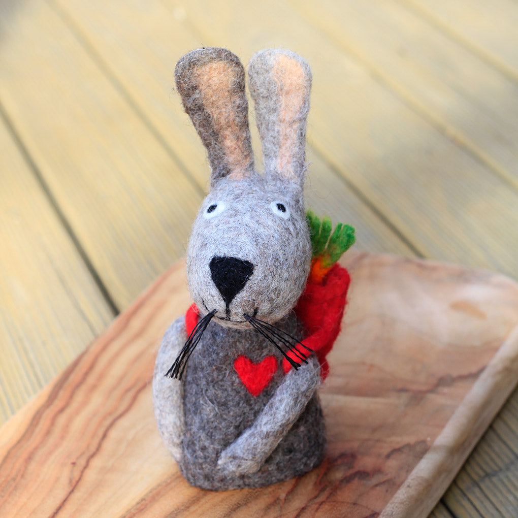 Papoose Hollow Easter Bunny With Backpack and Carrots